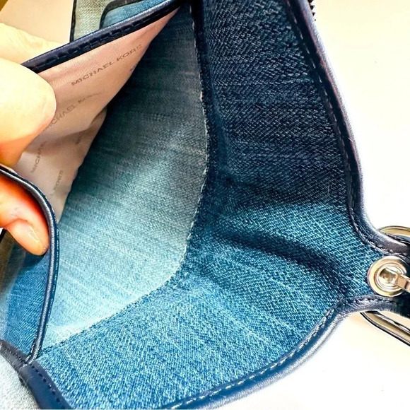 Michael Kors Cooper Medium Wristlet Indigo Light Wash Dark Denim - Picture 7 of 11